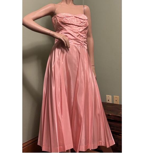 Vintage 50’s Peach Taffeta Strapless Fit/Flare Corseted Ball Gown/Formal/Prom - Picture 5 of 11